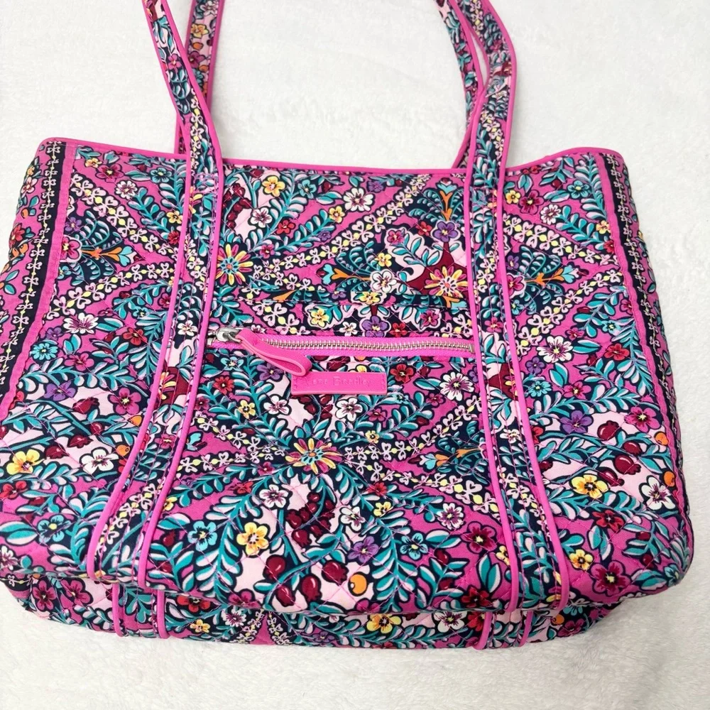 Vera Bradley Pink Iconic Kaleidoscope Rosettes Shoulder Tote Purse,‎ Pockets
